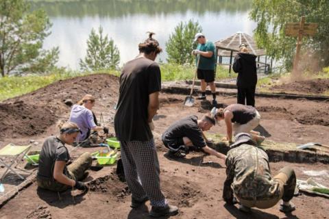 Редкие петроглифы с изображением пальцев появились на побережье Вайанаэ — археологи