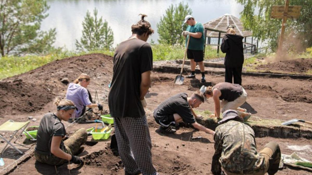 археологи