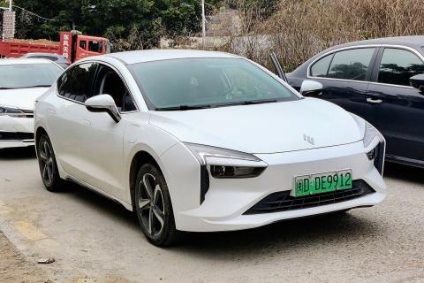 Цена на электроседан Amberauto A5 в России снизилась с 2,3 до 1,6 млн рублей