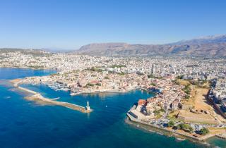 Запад Крита выделяется горами, ущельями и драматичными видами, отмечают путешественники