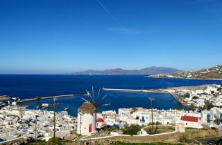 Высокий сезон на Миконосе длится с июня по сентябрь