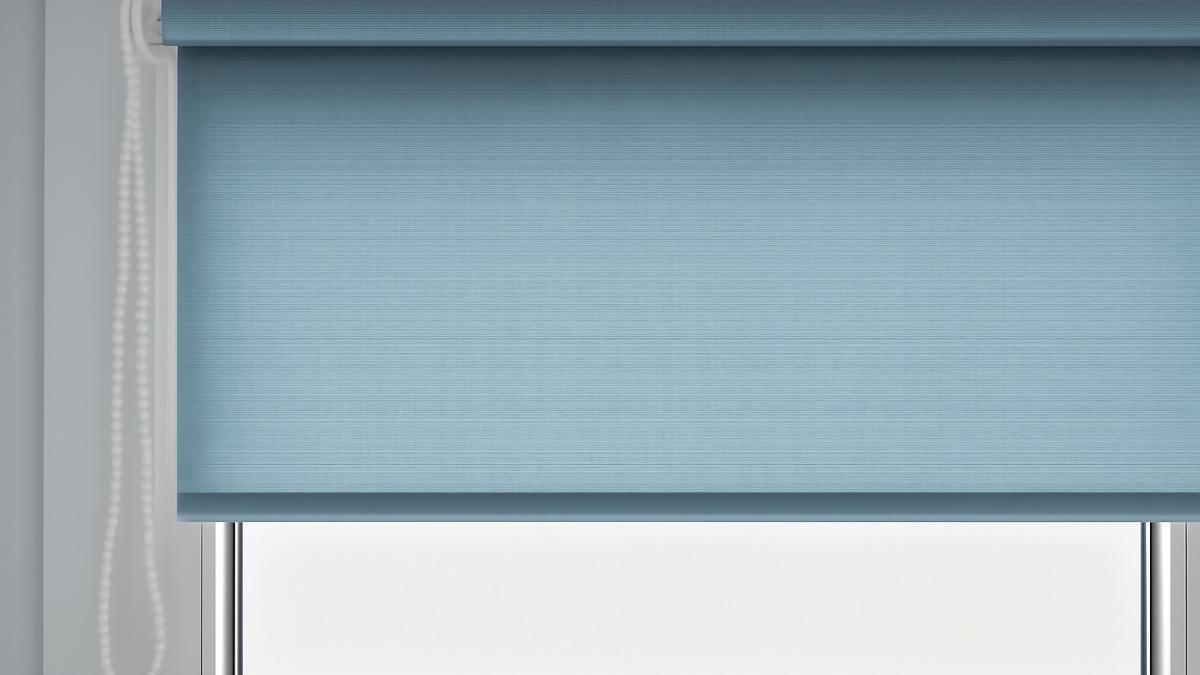 Рулонные шторы на окне