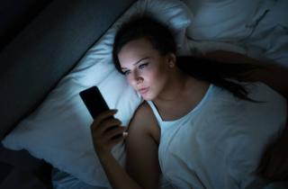 Daily Mail: ночной свет экрана повышает риск сердечно-сосудистых заболеваний