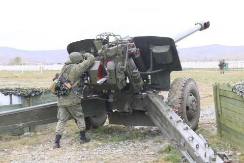 Две бронемашины ВСУ уничтожены ударами беспилотников и артиллерии — МО РФ