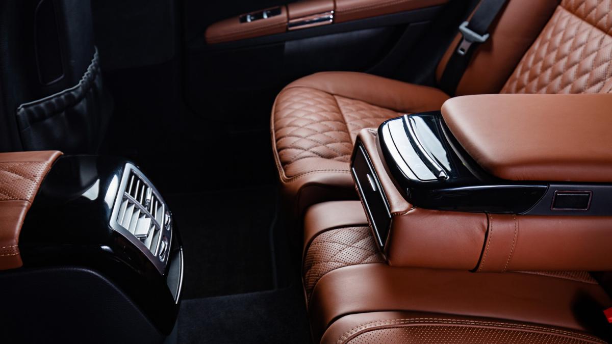 Кожаный салон автомобиля