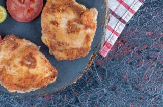 Рецепт куриной грудки с ананасами и сыром в духовке от кулинаров обеспечивает нежность