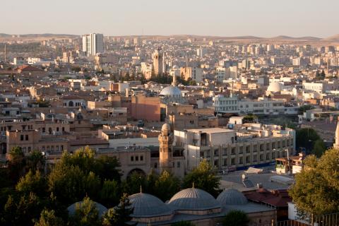 Шанлыурфа в Турции объединяет Балыклыгёль и пещеру Ибрагима в одном квартале — CNN Travel