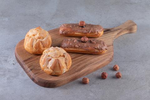 Заварное тесто для профитролей готовится с яйцами и маслом