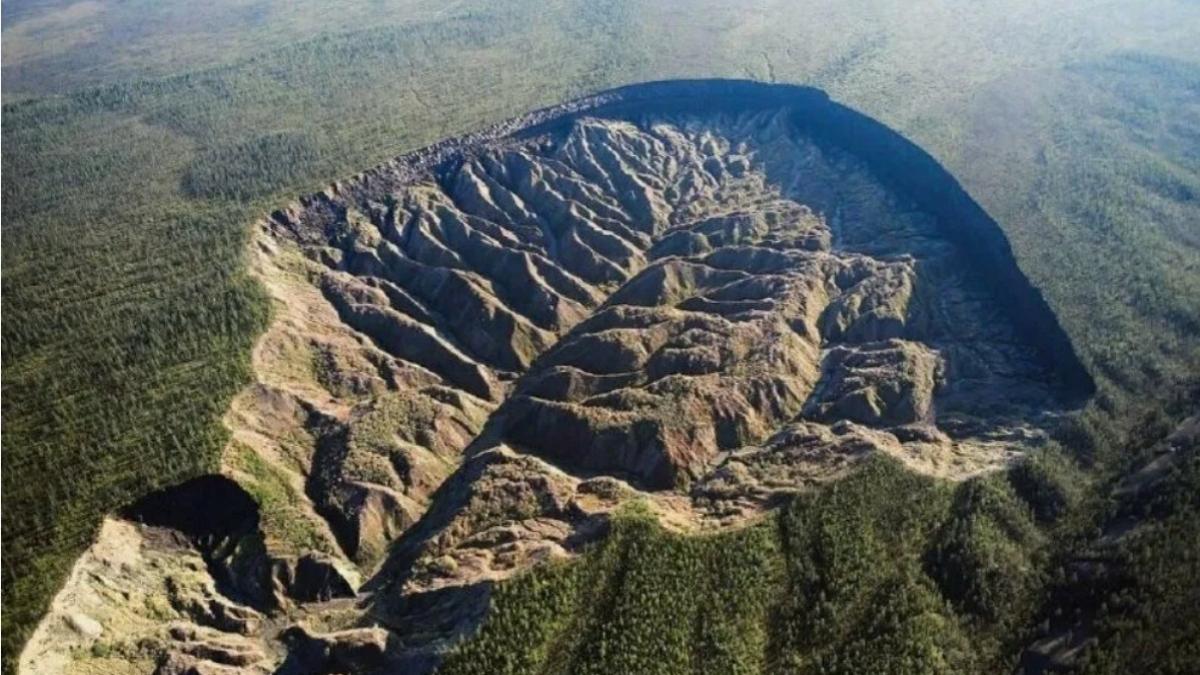 Батагайский кратер