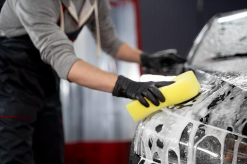 Раствор из хозяйственного мыла заменяет дорогие автошампуни при сильных загрязнениях