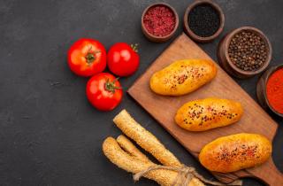 Пирожки на тёплом молоке поднимаются с дрожжами и обжариваются на сковороде