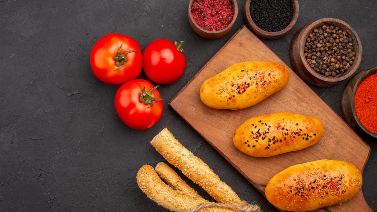 Пирожки с мясом и перцем чили