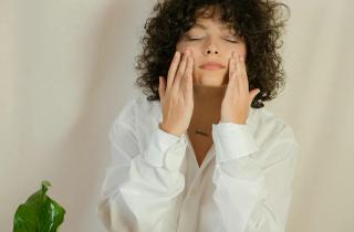 Массаж Асахи улучшает лимфоток и уменьшает отёки по утрам — косметологи