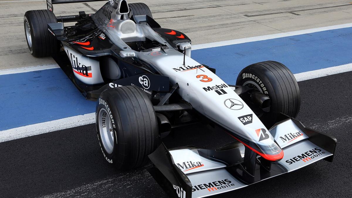 гоночный автомобиль "Формулы-1" McLaren MP4-16A гоночный автомобиль "Формулы-1" McLaren MP4-16A