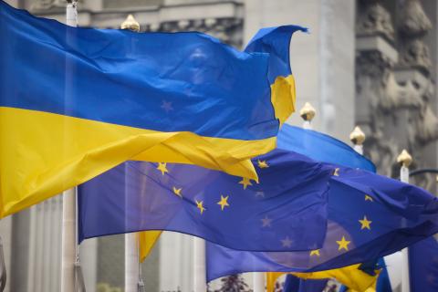 Еврокомиссия предупредила Украину о заморозке финансовой помощи
