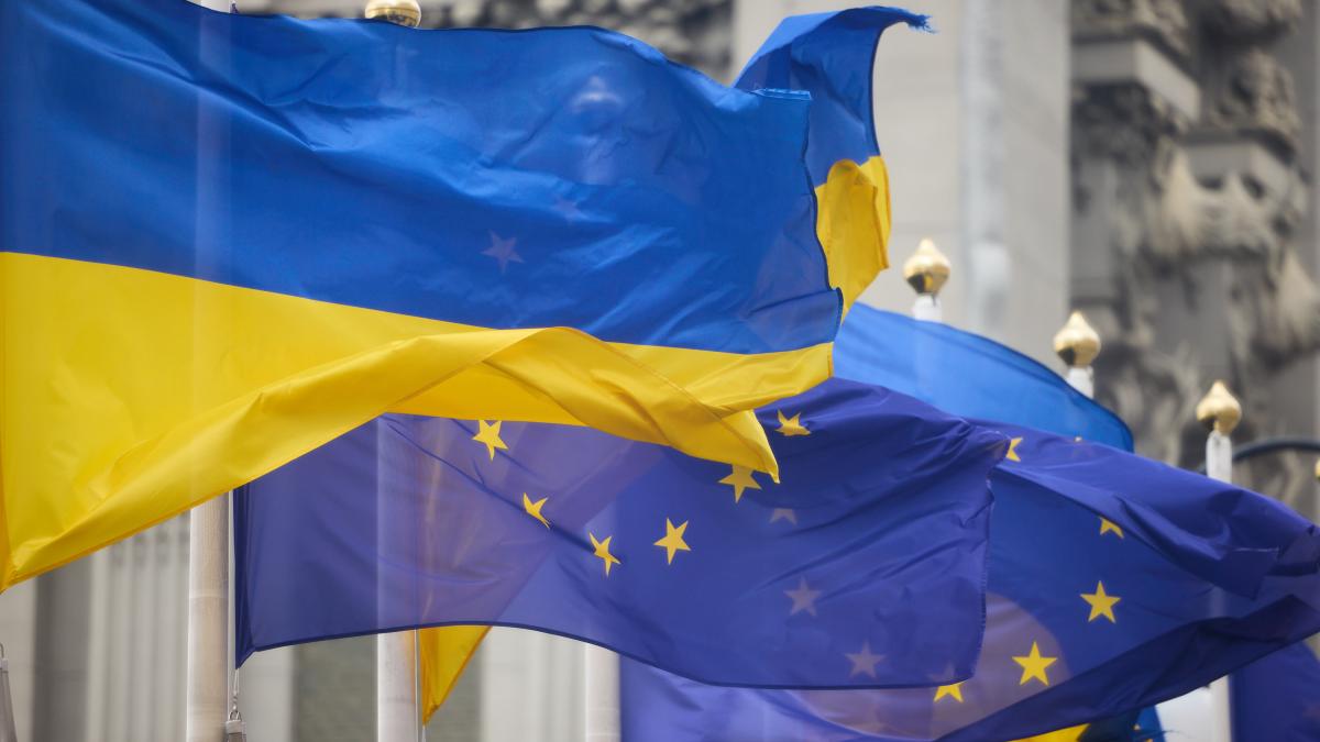 Флаг Украины и Европейского Союза Флаг Украины и Европейского Союза