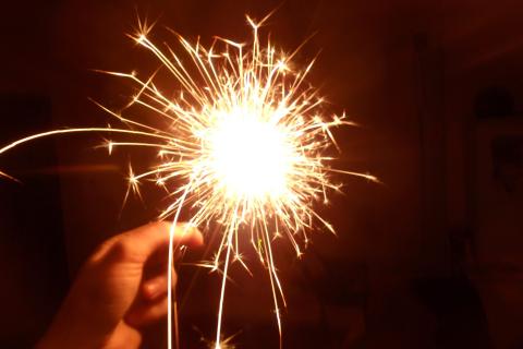 Ребёнок в Благовещенске лишился пальцев из-за найденной пиротехники — Лента.ру