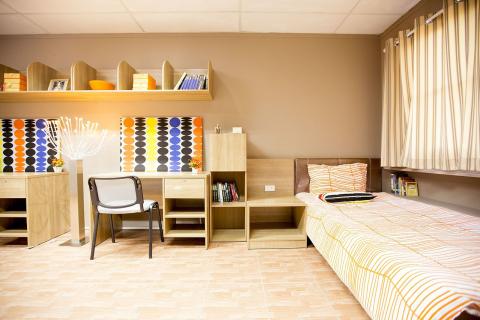 Эксперты советуют выделить место для рюкзака и использовать органайзеры для хранения канцелярии Эксперты советуют выделить место для рюкзака и использовать органайзеры для хранения канцелярии