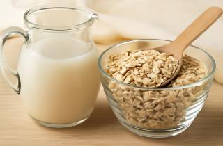 Яичный ликёр советуют добавлять в овсянку из-за корицы гвоздики и муската — Tasting Table