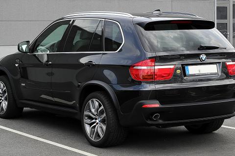 BMW X5 признан самым неликвидным кроссовером в России — данные 