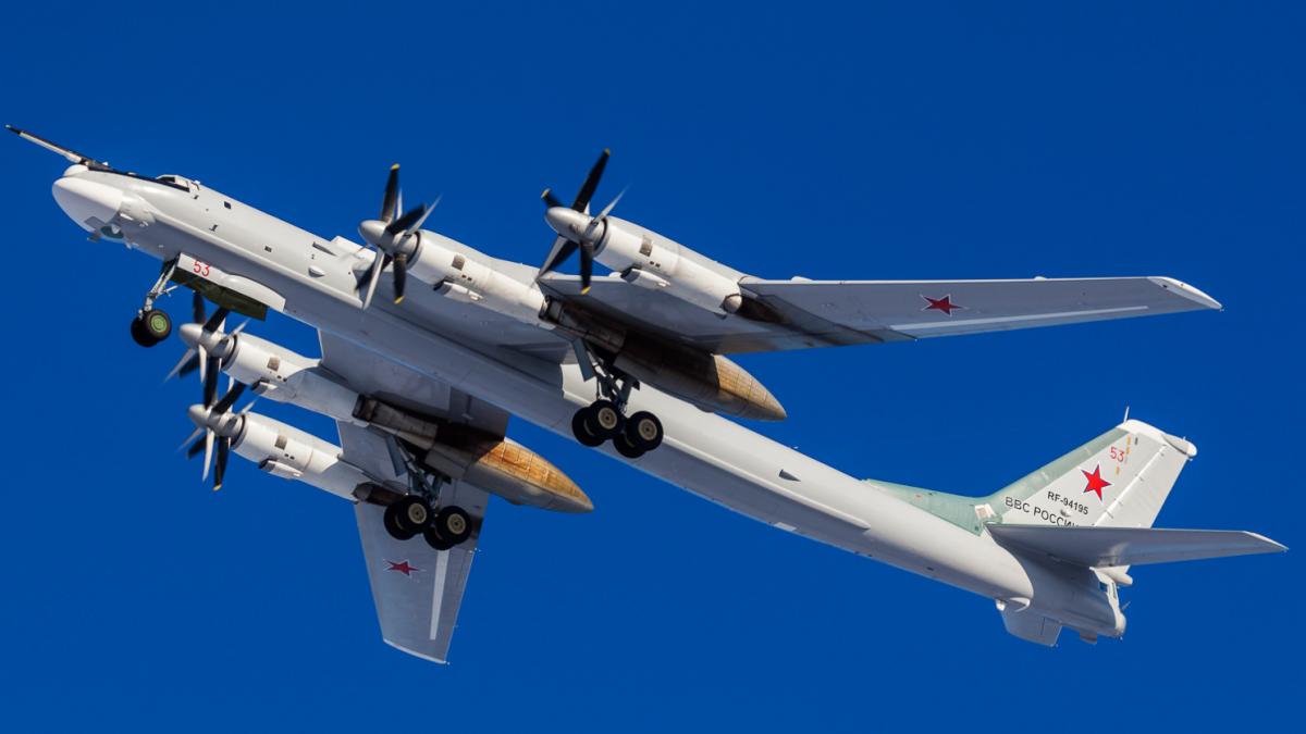 Российский бомбардировщик Туполев Ту-95 Российский бомбардировщик Туполев Ту-95