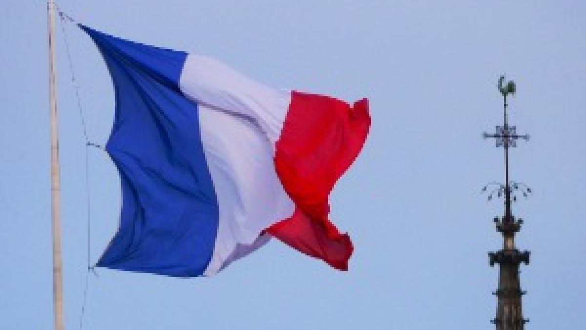 <div class="fn">The French Flag Over Paris</div> <div class="fn">The French Flag Over Paris</div>