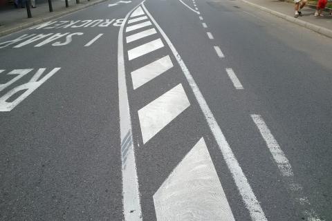 Синяя прерывистая линия маркирует границы платной парковки — ГИБДД