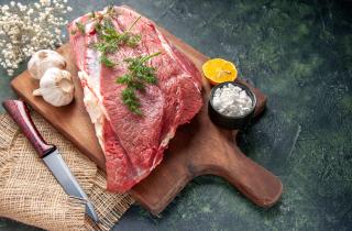 Говядина делает салат Ташкент сытным и ароматным — повара