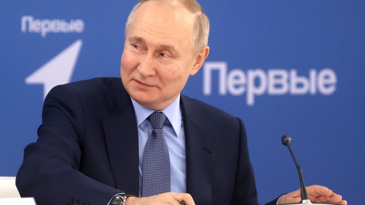 Владимир Путин на заседании движения «Движение первых»