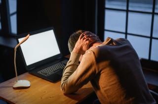 Стресс выявлен пусковым механизмом эмоционального переедания — психологи