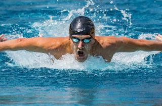 Баттерфляй: как освоить технику плавания и улучшить выносливость — тренер Акиньшин