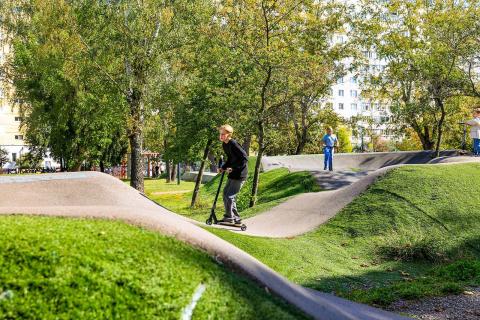 Власти Крыма благоустраивают сотни дворов и парков — Вести Крыма