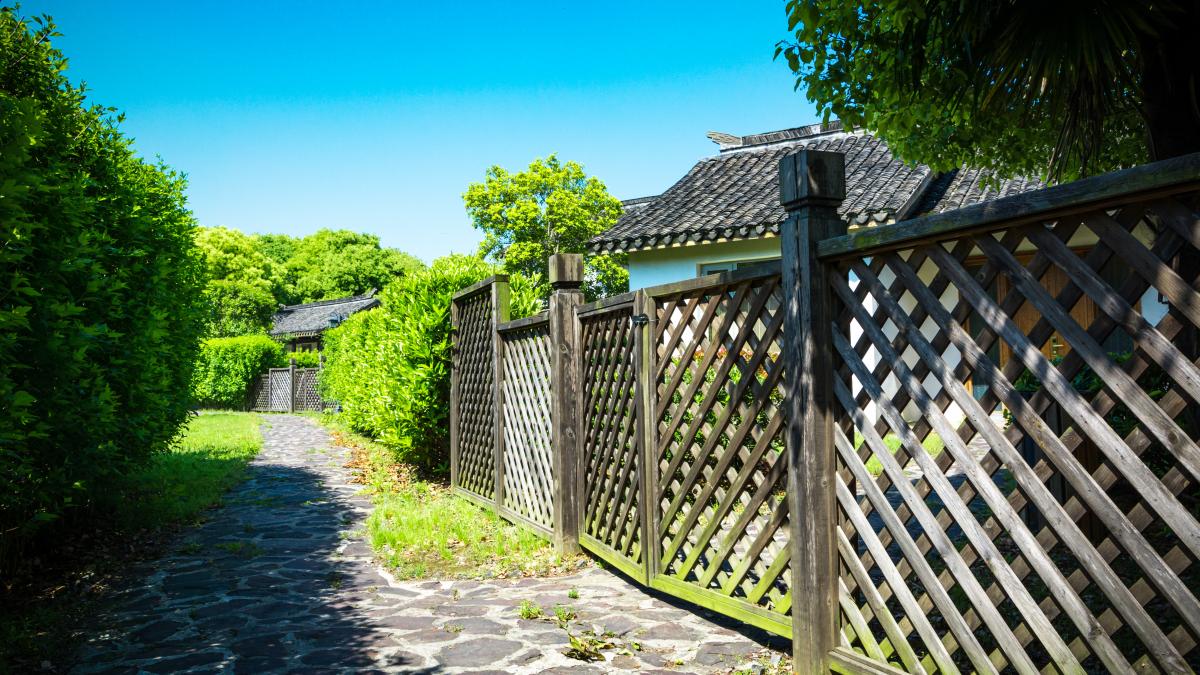 Забор в частном секторе