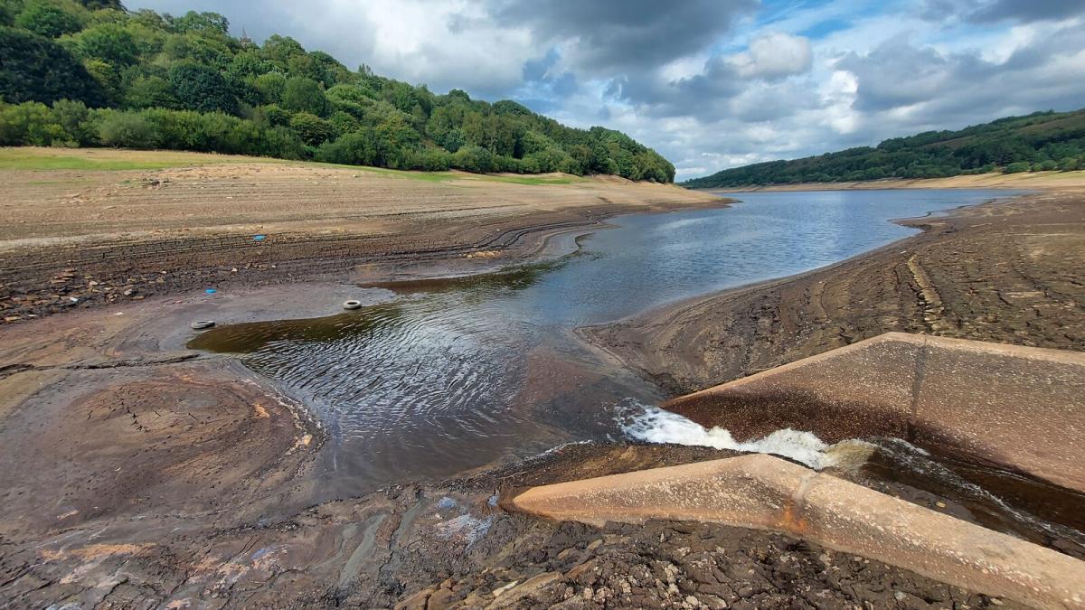водохранилище Скаммондэн в Западном Йоркшире водохранилище Скаммондэн в Западном Йоркшире