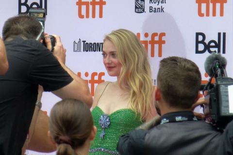 Дакота Фаннинг призналась, что делает с детьми на съёмках — никто не ожидал такого