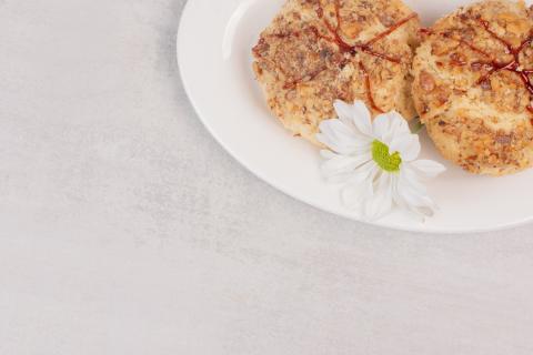 Печенье с жареным луком готовится без яиц и молочных продуктов