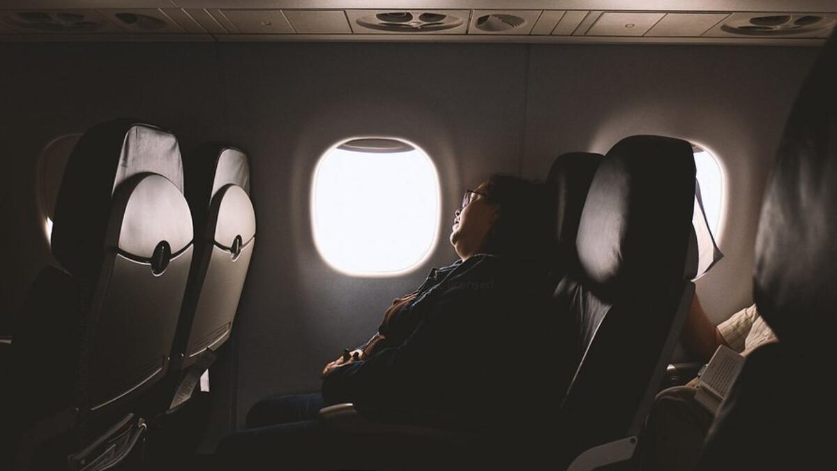 Спящий пассажир в самолете