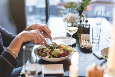 Платформа Yelp запустила AI-помощника для поиска ресторанов, магазинов и сервисов
