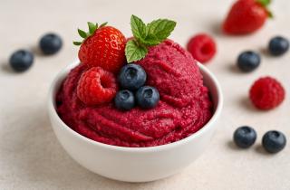 Клубничный щербет на йогурте сохраняет полезные свойства ягод при заморозке