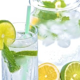 Исследователи: добавление лимона в воду может оказать косвенное влияние на процесс похудения