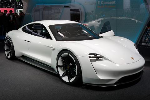 Владельцы Porsche Taycan и Macan Electric получат доступ к зарядкам Tesla