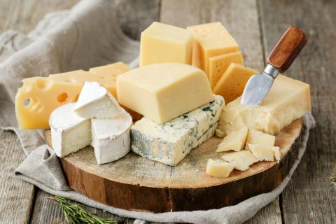 Кулинарные специалисты рекомендовали канапе с сыром и виноградом как легкую закуску