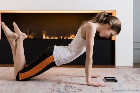 Мари Пурвис из Nike представила домашнюю тренировку без оборудования
