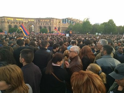 Лидер оппозиционного движения Армении призвал Пашиняна уйти в отставку, выступая на большом митинге