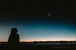 Медный диск вместо луны: редкое зрелище окрасит небо над Сибирью в пугающие красные тона