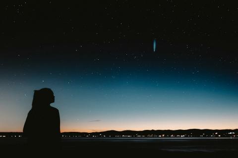 Медный диск вместо луны: редкое зрелище окрасит небо над Сибирью в пугающие красные тона