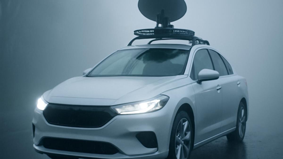 Беспилотный автомобиль с радарной системой в плохую погоду Беспилотный автомобиль с радарной системой в плохую погоду