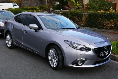 Mazda 3 2026: обновления в интерьере и новые моторы с системой полного привода