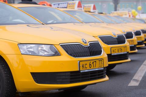 В аэропортах Москвы выявили более 80 нелегальных таксистов с августа — Минтранс