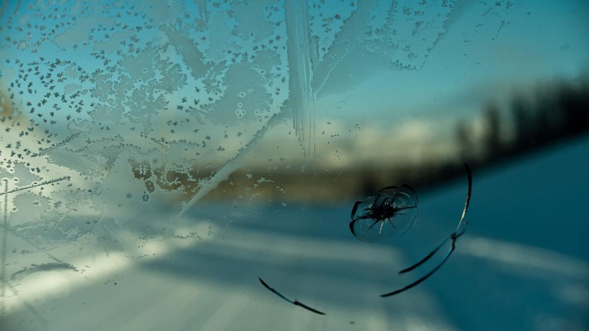 Царапина на лобоовом стекле